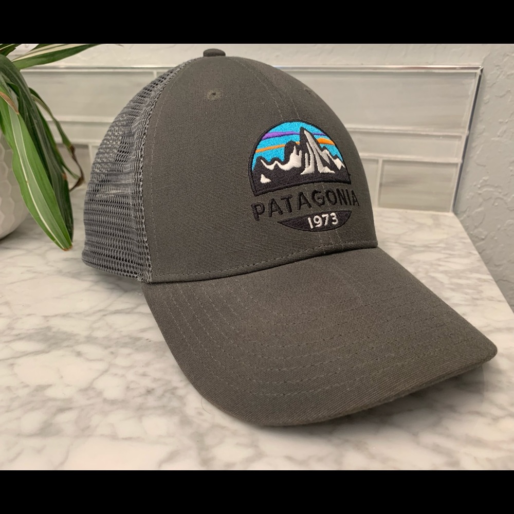 EUC Patagonia Trucker Hat Grey adjustable